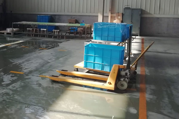 妖精视频免费播放在线观看手动搬运车是车间厂房常备搬运工具